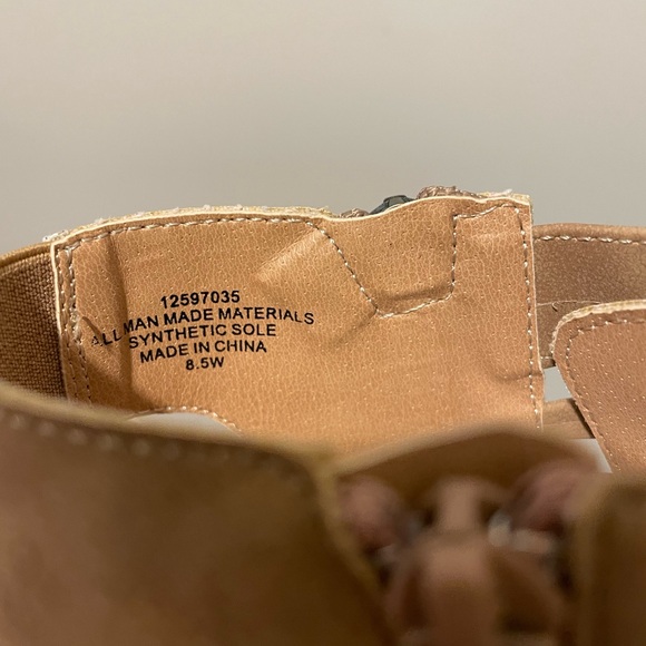 Torrid Perforated Back Strap Heel EUC 8.5W - Picture 7 of 7